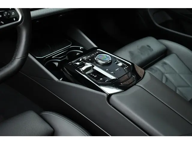 BMW 5 Serie 530e M-Sport 2024 Hybride Benzine 69