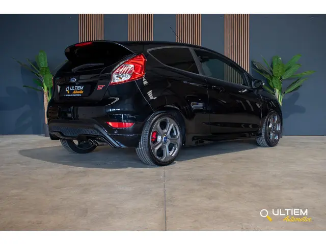 Ford Fiesta 1.6 ST2 2016 Benzine 2