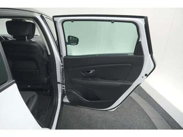 Renault Grand Scénic TCe 140 EDC Intens 2021 Benzine 75