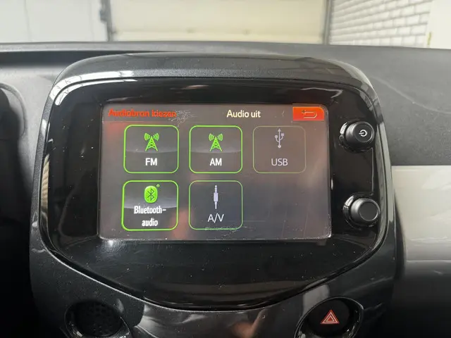 Toyota Aygo 1.0 VVT-i x-clusiv Cabrio 2017 Benzine 23