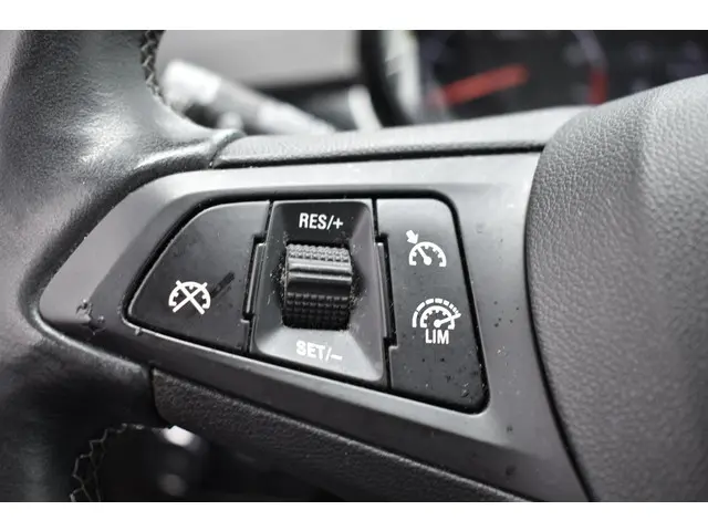 Opel Corsa 1.0 Turbo 120 Jaar Edition 2019 Benzine 31