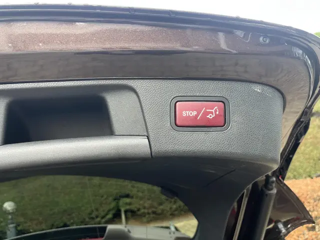 Mercedes-Benz GLA 180 Business 2018 Benzine 21