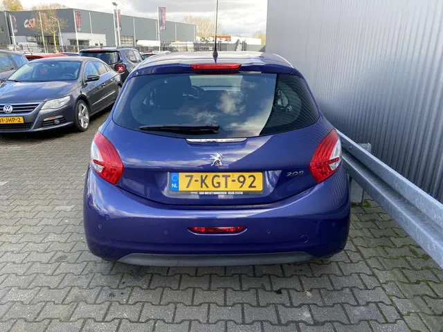 Peugeot 208 1.2 VTi Active 2013 Benzine 8