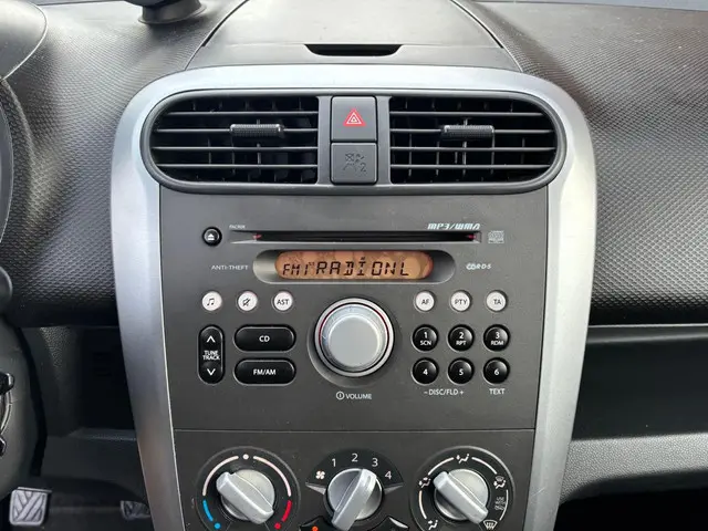 Suzuki Splash 1.0 VVT Exclusive EASSS 2012 Benzine 27