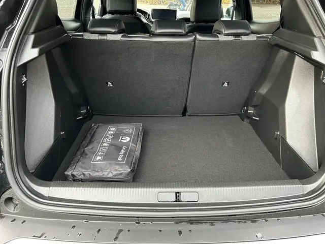 Peugeot 2008 1.2 Hybrid 145 Allure 2025 Hybride Benzine 12