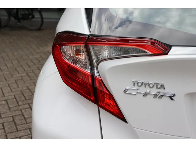 Toyota C-HR 1.2 Turbo Urban 2018 Benzine 27