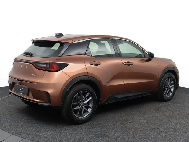 Lexus LBX 2