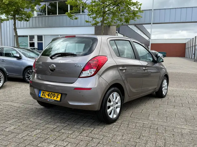 Hyundai i20 1.2i i-Motion |LED |BLUETOOTH 2013 Benzine 3