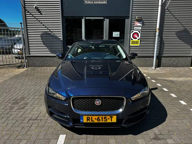 Jaguar XE 2