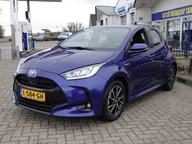 Toyota Yaris 1.5 Hybrid Dynamic 2021 Hybride Benzine 12