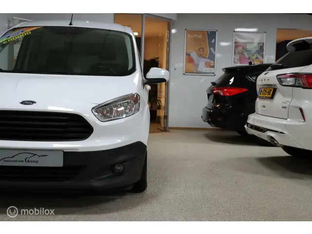 Ford Transit Courier 1.5 TDCI Trend 2017 Diesel 8