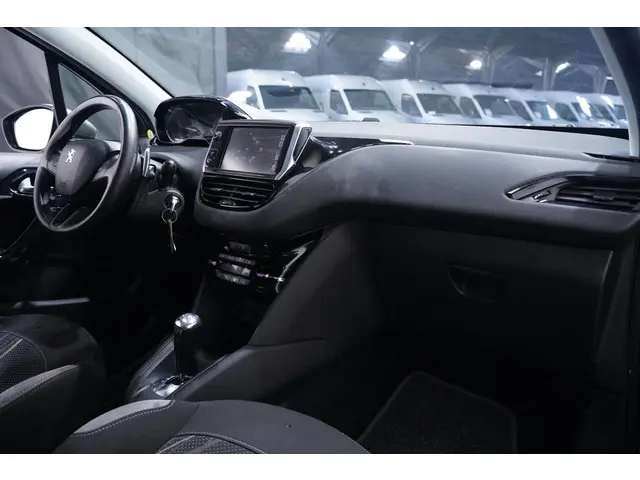 Peugeot 208 1.4 e-HDi Active 2013 Diesel 38