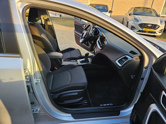 Kia Ceed 1.0 T-GDi DynamicLine 2023 Benzine 13