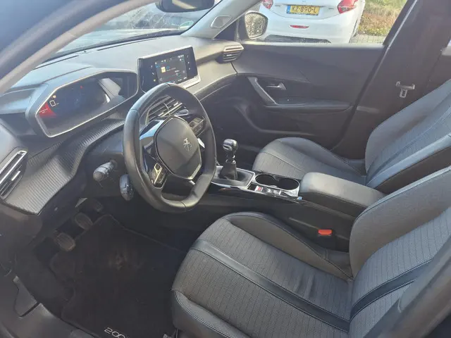 Peugeot 2008 1.2T 130pk Allure Pack 2022 Benzine 11