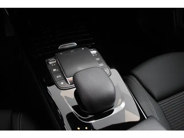 Mercedes-Benz CLA 200 Progressive 7-DCT 2021 Benzine 15