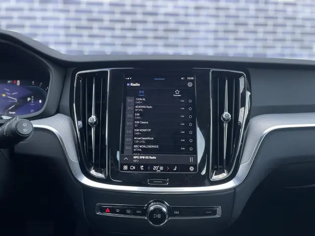 Volvo S60 2.0 B4 Plus Dark 2023 Benzine 17