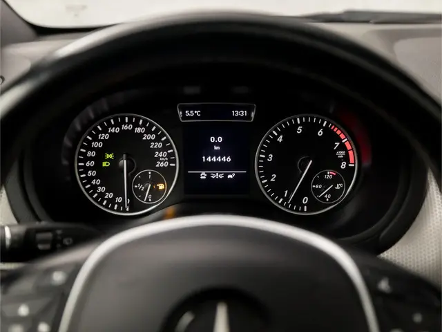 Mercedes-Benz B-Klasse 200 AMG Sport 2013 Benzine 25