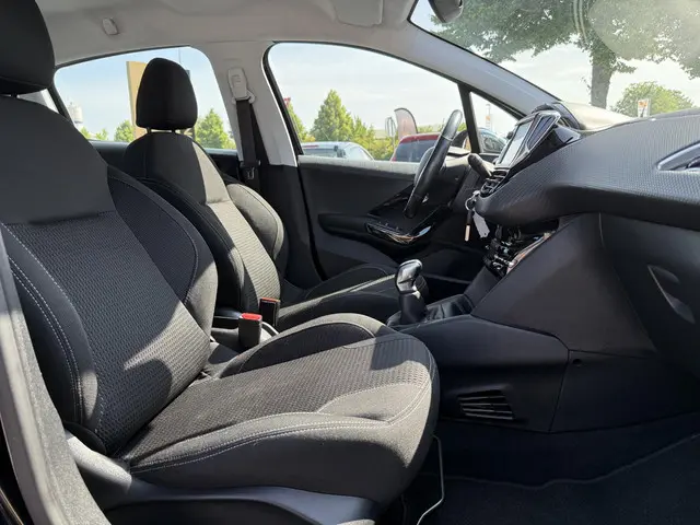 Peugeot 208 1.2 PureTech Allure 2016 Benzine 10