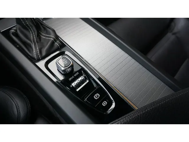 Volvo V60 2.0 T5 250pk R-Design 2019 Benzine 38