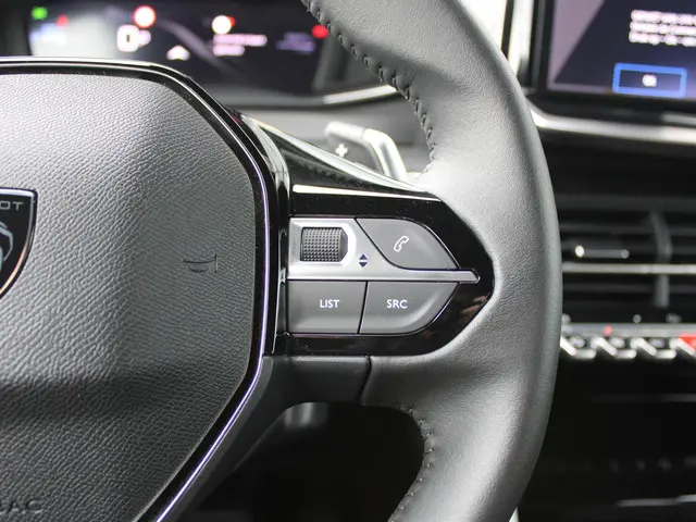 Peugeot 2008 1.2 Hybrid 145 Allure 2025 Hybride Benzine 16