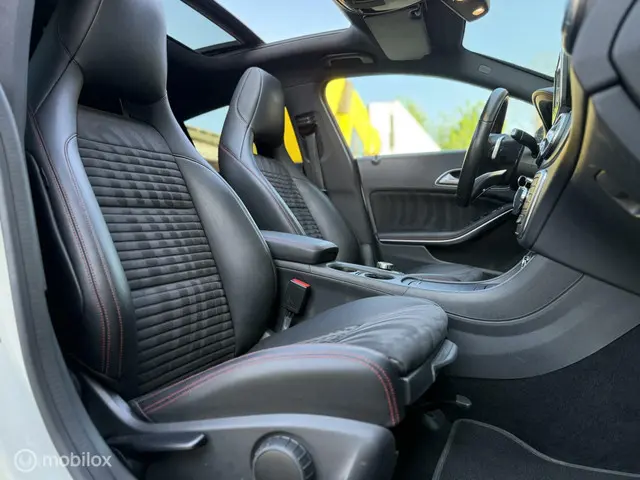 Mercedes-Benz CLA Shooting Brake 180 2015 Benzine 15
