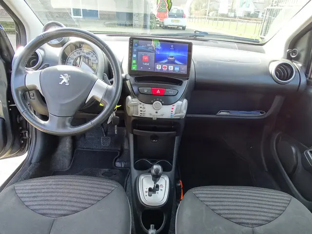 Peugeot 107 1.0 Active AUTOMAAT/AIRCO/LMV/PDC 2013 Benzine 9