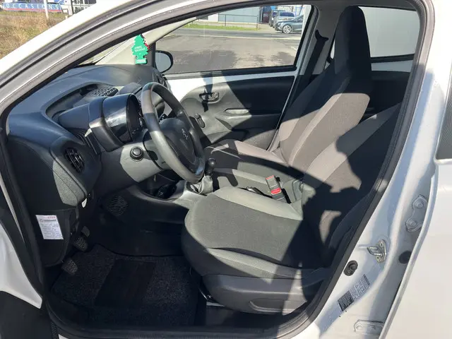 Peugeot 108 1.0 e-VTi Access 2015 Benzine 10