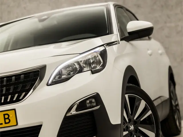 Peugeot 3008 1.2 PureTech Premium Sport 2020 Benzine 17