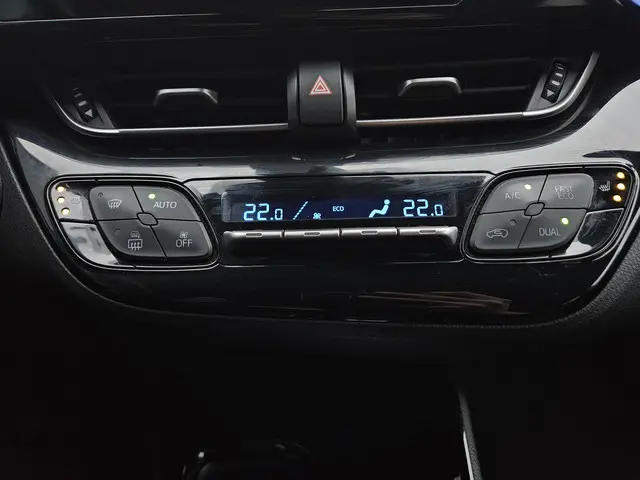 Toyota C-HR 1.8 Hybrid Bi-Tone 2017 Hybride Benzine 25