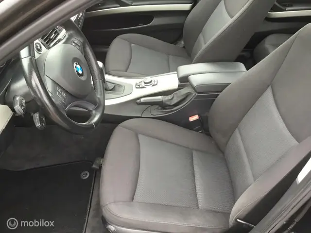 BMW 3 Serie Touring 318i Automaat 2012 Benzine 11
