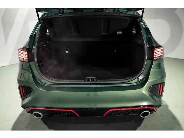 Kia Ceed 1.6 T-GDi GT 2023 Benzine 24