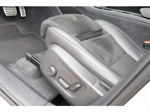 Volvo XC40 T5 Recharge R-Design 2021 Hybride Benzine 8