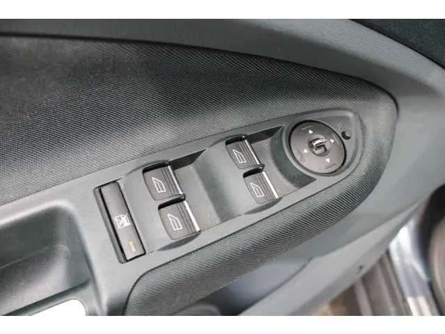 Ford C-MAX 1.0 Titanium 2013 Benzine 15