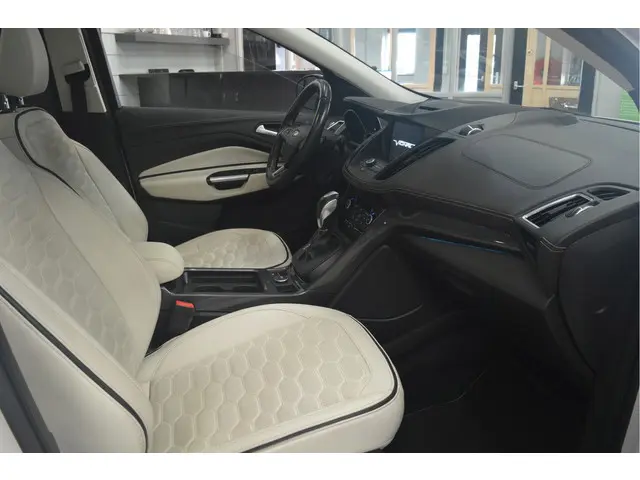 Ford Kuga 1.5 EcoBoost Vignale 2018 Benzine 10