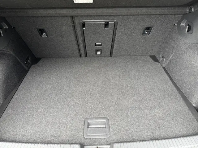 Volkswagen Golf 1.5 eTSI R-Line 2022 Benzine 44