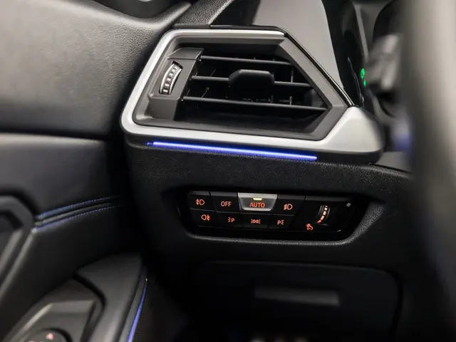 BMW 3 Serie 330i High Executive M Sport 2019 Benzine 27