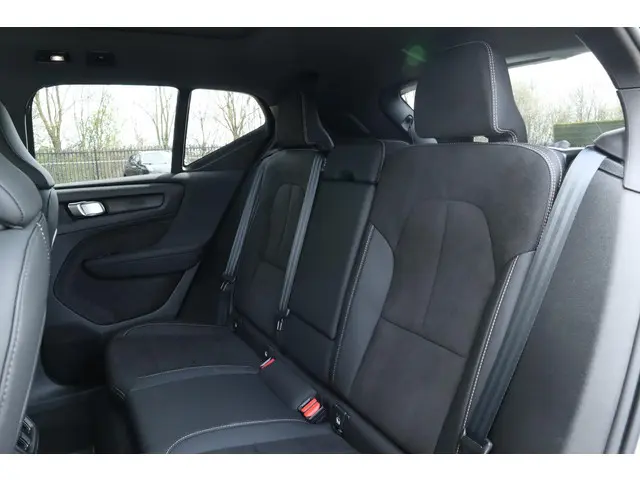 Volvo XC40 2.0 B4 Plus Dark 2025 Benzine 33