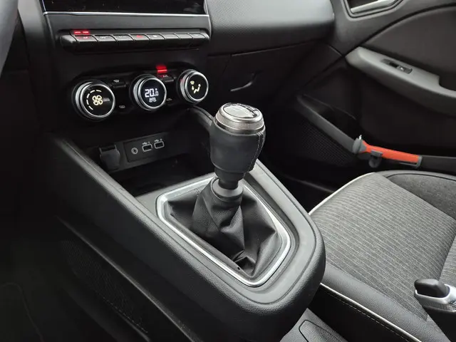 Mitsubishi Colt 1.0T MT First Edition 2024 Benzine 15