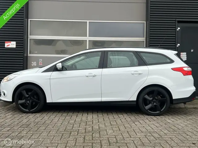 Ford Focus Wagon 1.0 EcoBoost Trend 2012 Benzine 6