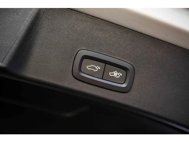 Volvo XC40 2.0 B4 Core 2023 Benzine 31