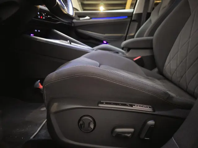 Volkswagen Golf 1.4 eHybrid Style 2020 Hybride Benzine 18