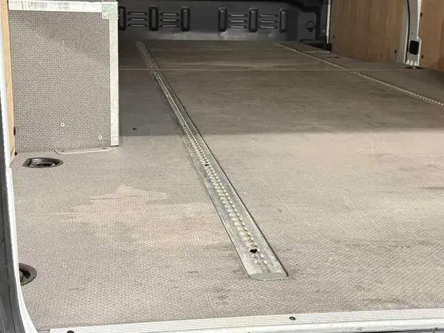 Mercedes-Benz Sprinter 317 CDI L4 Maxi 2024 Diesel 10