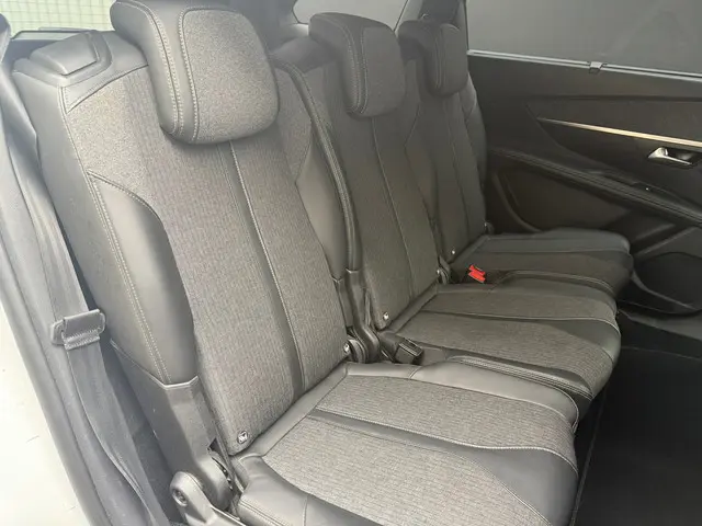 Peugeot 5008 1.6 e-THP GT-Line - 7 personen 2018 Benzine 44