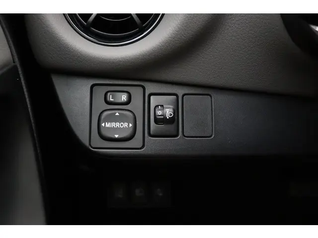 Toyota Yaris 1.5 Hybrid Aspiration 2018 Hybride Benzine 23