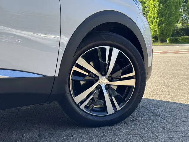 Peugeot 3008 1.2 PureTech Allure Automaat 2017 Benzine 2