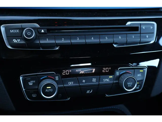 BMW X1 xDrive20i Executive 2017 Benzine 18
