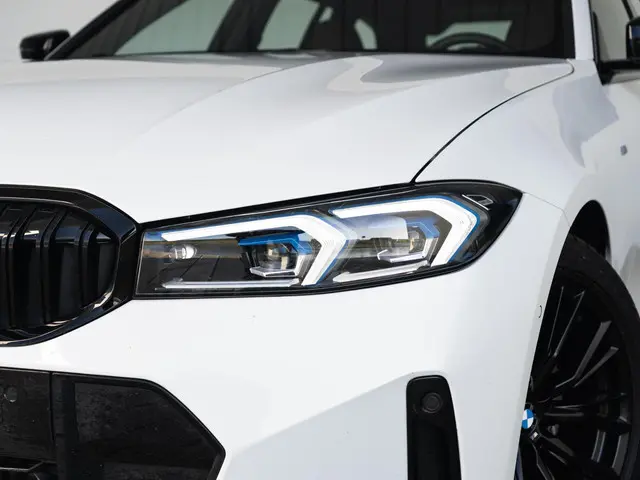 BMW 3 Serie Touring 320i 2025 Benzine 14
