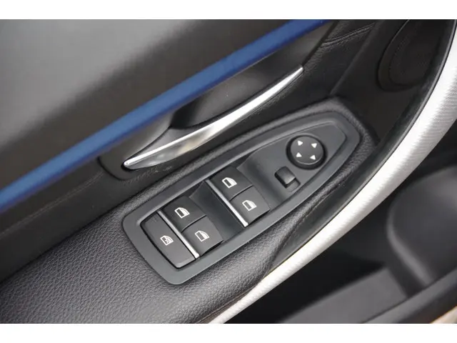 BMW 3 Serie 330e M-sport LEDER/NAVI 2016 Hybride Benzine 25