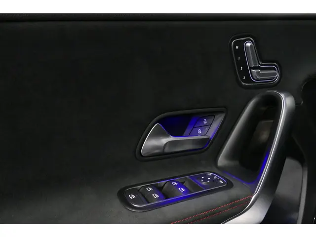 Mercedes-Benz A-Klasse 200 AMG Line 2023 Benzine 14
