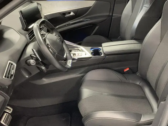 Peugeot 3008 1.6 HYbrid4 300 GT 2022 Hybride Benzine 7